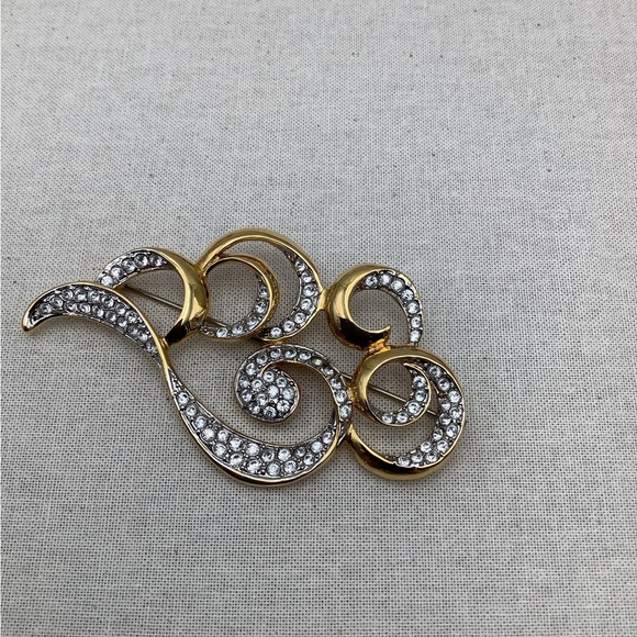 Butler Fifth Ave Rhinestone Brooch - Picture 2 of 3
